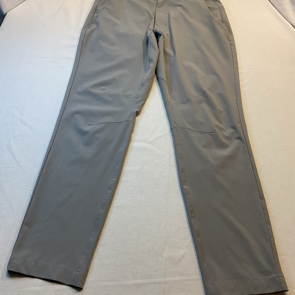Fabletics Men's Gray Golf Slacks, Size 29W 30L Pants Business Casual Everyday
